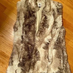 faux fur vest size M